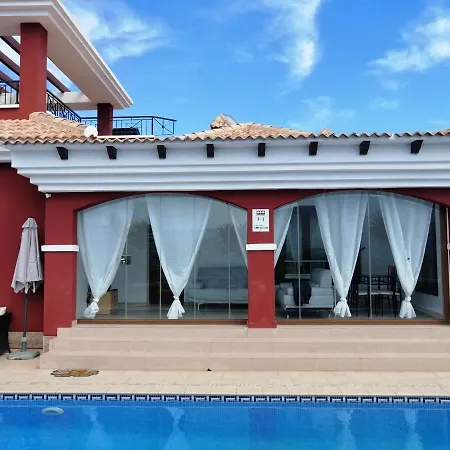 El Toro Castillo Villa *